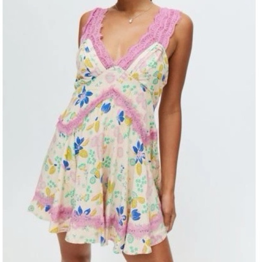 💕 URBAN OUTFITTERS tiffany lace trim dress NEW size M floral creme